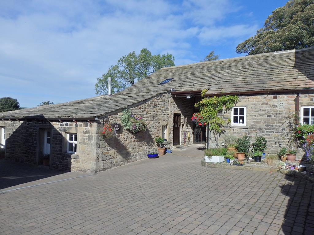 4 bedroom semi-detached house SSTC in Colne - P9258595.JPG